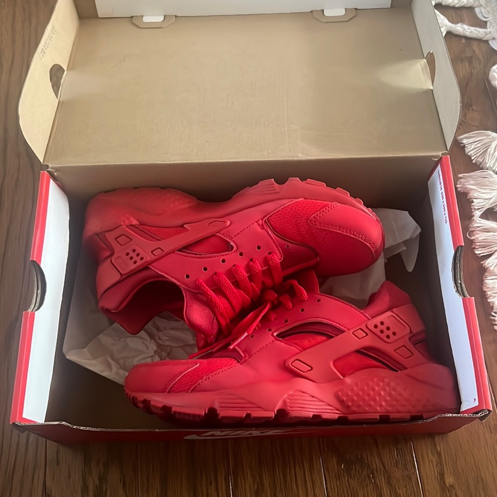 Red Nike Huarache